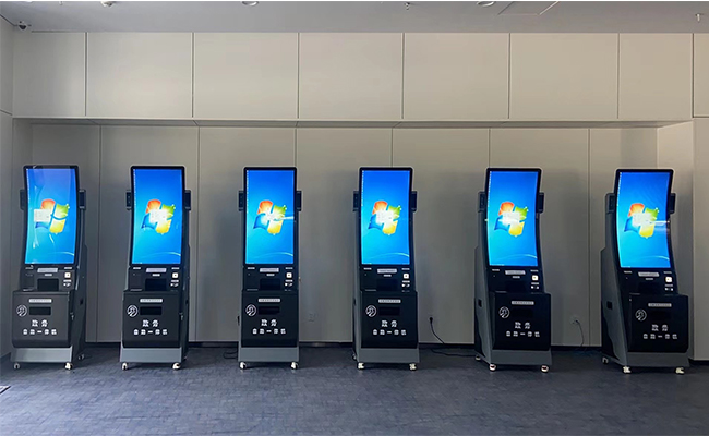 云創(chuàng)43寸曲面自助政務終端機